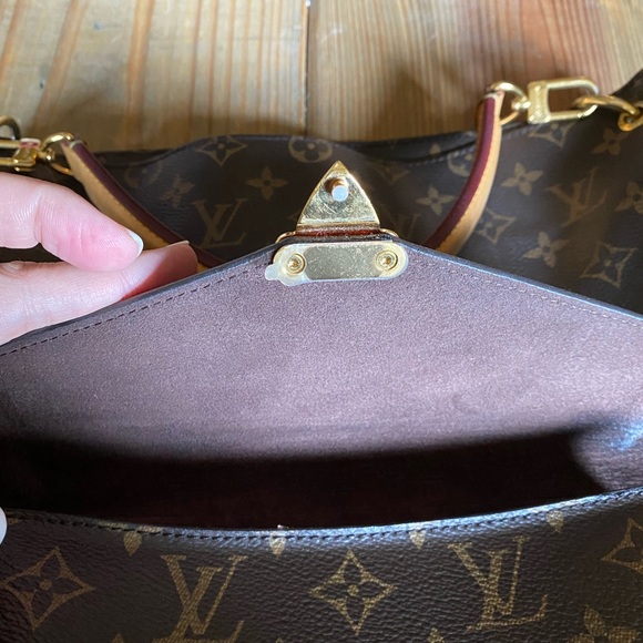 Louis Vuitton Métis Hobo - good condition, Comes with shoulder strap. - Picture 7 of 10